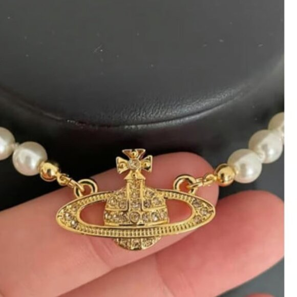 Authentic Vivienne Westwood Mini Bas Relief Pearl NEW  (Gold plate/Silver Plate) - Picture 4 of 15